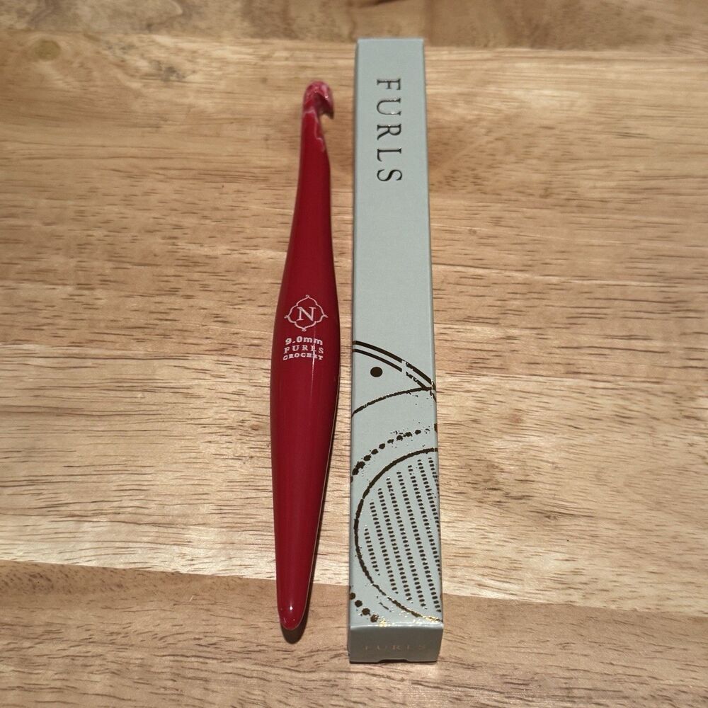 Furls Streamline Swirl Crochet Hook Resin Cherry Size N 9.0mm Retired